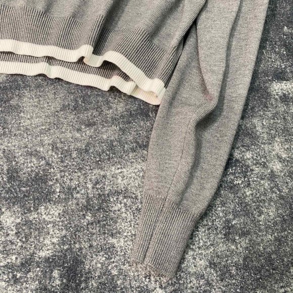 Gray V-neck knitted sweater - Picture 5 of 6